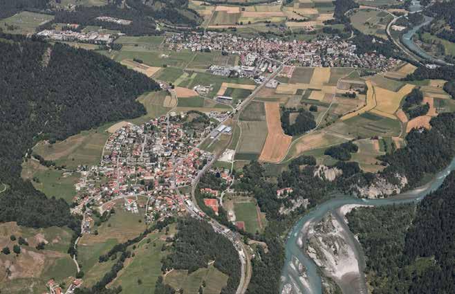 Gemeinde Bonaduz Die Gemeinde Bonaduz liegt im Churer Rheintal auf einer sonnenreichen Terrasse, welche nur nördlich des Dorfes durch die Wasserrinne des Vorderrheins durchbrochen wird.