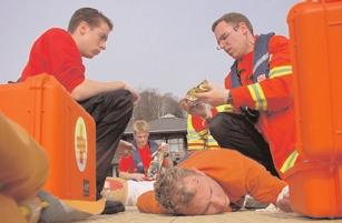 Großübung von Feuerwehr und DLRG Vor allem die Zusammenarbeit der ehrenamtlichen Rettungskräfte stand im Blickfeld bei einer Übung der DLRG