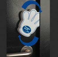 Türstopper Patrull Dieser Fingerschutz hält die Türen offen. So verhindert man auf einfache und wirkungsvolle Art, dass Kinder sich die Finger klemmen.