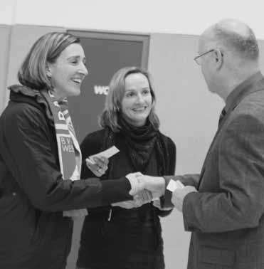 Horst Rosenstock Michaela Hukriede und Stephanie Ruberg bei Ihrer Auszeichnung Buchveröffentlichung Badminton: Modernes Nachwuchstraining Prof. Dr.