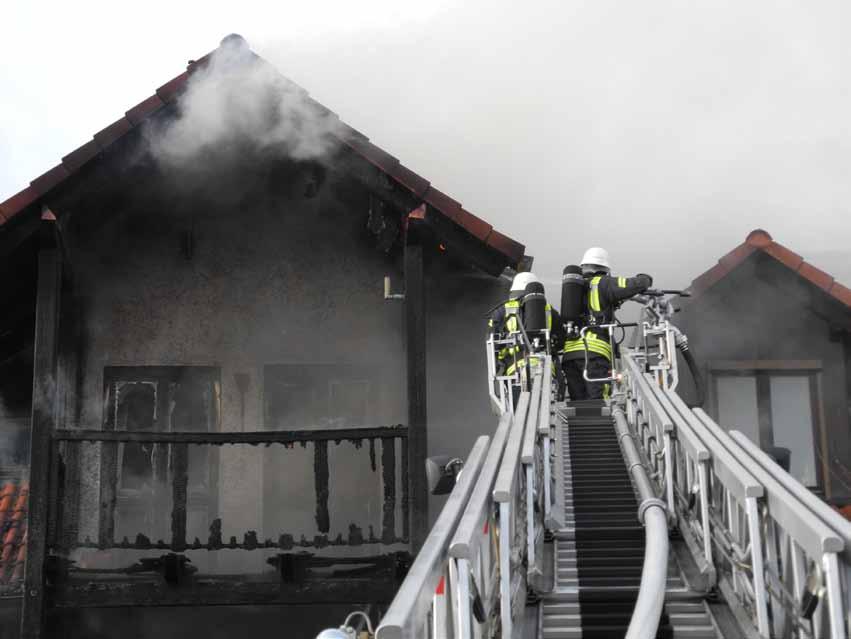 BRAND EINES WOHNHAUSES Ein heftiger Brand ereignete sich am Nachmittag des 27. Januar 2016 in einem Wohnhaus Am Lohmühlbach im Stadtteil Lerchenfeld.