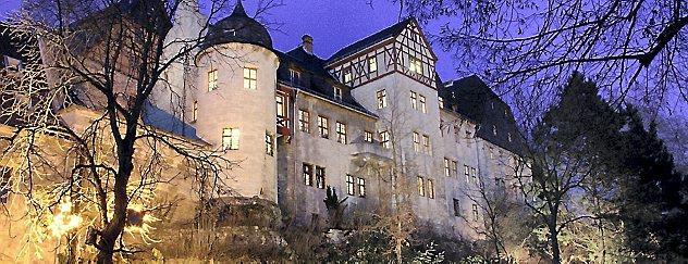 Option D) Auf SCHLOSS BEICHLINGEN Das Rätselschloss (für Gruppen 16-60 Personen) Die ganz besondere Firmenfeier in einem märchenhaften Schloss unweit von Weimar/Erfurt.