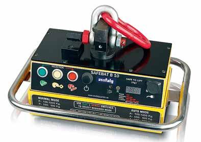 12 Safebat Batterielasthebemagnet Der Safebat 10 ist der erste Elektropermanent Batterielast - hebemagnet, der dem Bediener am Display anzeigt, welche er beim Hebevorgang sicher heben kann.