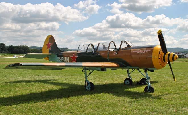 YAK52 Eine weitere Yak52, mit ähnlicher Ausstattung, und dem passenden Kennzeichen: LY-FUN Sie mach sicherlich Spaß zu fliegen, so man es denn