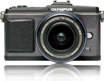 Prüfstand Systemkameras Olympus E-P2: schickes, wertiges Gehäuse und gute Bildergebnisse, aber recht teuer und rauschfreudig große Spiegelreflex-Objektive ansetzt.