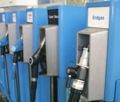 herstellern, Autohändlern und Tankstellenbetreibern in der Region das Fahren mit Erdgas.