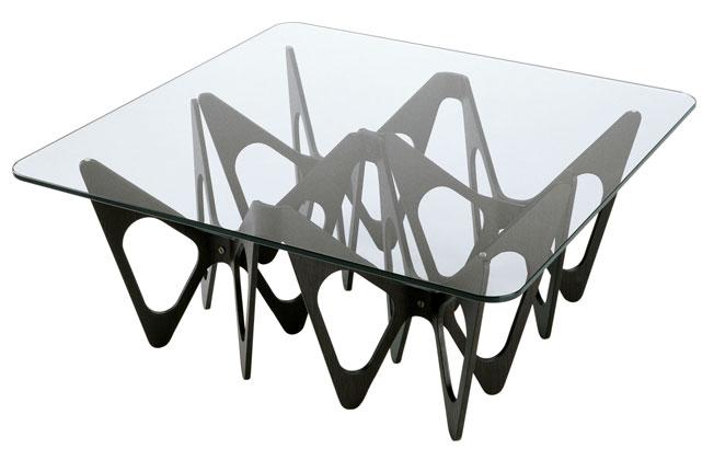 impiallacciato in naturale o tinto bianco, nero o. Piano in cristallo temperato. coffee table Bent plywood frame, veneered with natural or -stained, white or black painted oak.