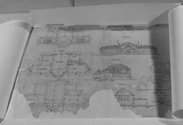Obstojnost zapisov na papirju 395 Sliki 4a in 4b: Gradbeni načrt Jakopičevega paviljona arhitekta Maksa Fabianija iz leta 1908 je po konservatorsko-restavratorskem posegu zaščiten z mapo iz trajno