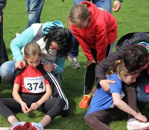 Matti Keller gewann dieses Mal das interne Duell gegen Benjamin Fritzsch, der große Probleme beim Weitsprung hatte und auf den langen Lauf verzichtete.