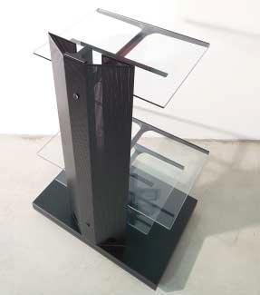 SOUND&VIDEO YUPPIE design: Studio GR Mobile carrello per hi-fi e tv in cristallo 8mm temperato. Basamento in legno laccato. Coprifili in lamiera forata e laccata.