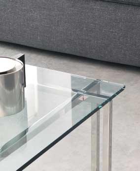 TAVOLINI PICCOLO LORD design: Pierangelo Gallotti Tavolino con piano in cristallo trasparente 12mm. Struttura in acciaio inox lucido. Disponibile anche in acciaio inox satinato.