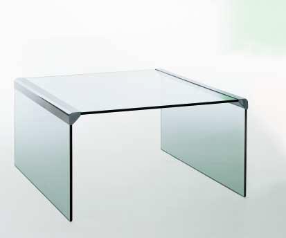TAVOLINI T 33 design: Pierangelo Gallotti Tavolino in cristallo 10mm temperato trasparente. Su richiesta cristallo acidato o retroverniciato nero, bianco, rosso o blu-azzurro.