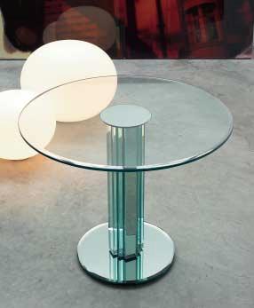 TAVOLINI GOLF design: Pierangelo Gallotti Tavolino con piano in cristallo 10mm. Centro specchiato. Base in cristallo temperato e specchiato. Struttura a doghe di cristallo 15mm. Round coffee table.