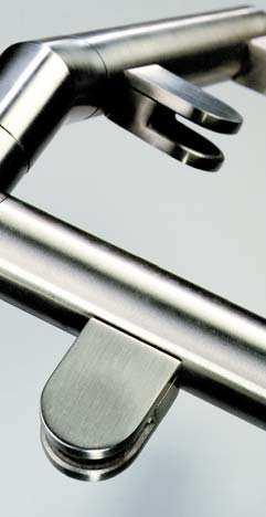 Glass clamp systems / Glasklemm-Systeme / Systèmes de pinces à verre / Glasklem systemen Perfect combinations Technical precision, many different shapes, materials and surface platings - Antiqua s