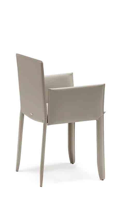 Superleichter Stuhl mit oder ohne Armlehnen. Stahlgestell. Bezug aus Kernleder laut Musterkarte. Nähte standard.