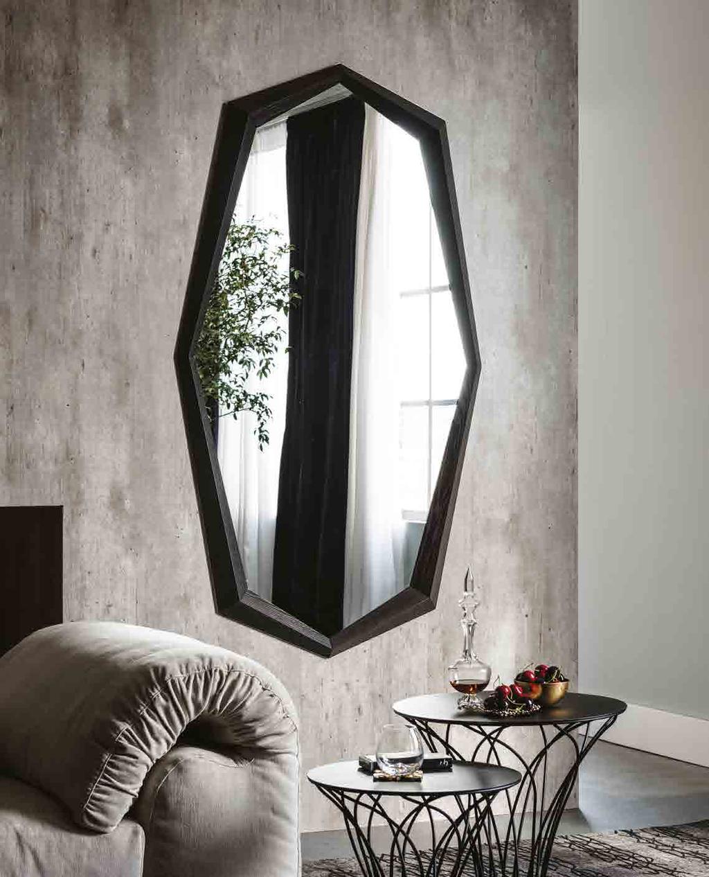 EMERALD WOOD Design Paolo Cattelan Specchio da parete con cornice in noce Canaletto, rovere bruciato o frassinio laccato poro aperto nero opaco.