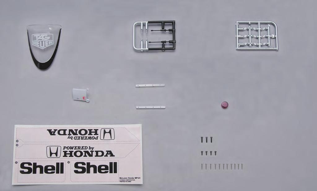 Ayrton Sennas McLaren Honda MP4/4: Bauanleitung Bauphase 70 Fertigstellen des Modells 1 Die Aufkleber Ziehen Sie zwei Aufkleber der Nummer 25 vom ypenschild-aufkleberbogen aus Bauphase 69 ab, und