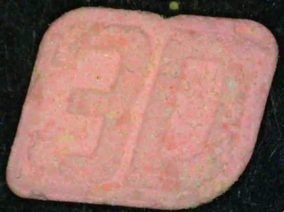 Logo: 3D Farbe: rosa Durchmesser: 11 mm Dicke: 4,6 mm Inhaltsstoff: 137 mg MDMA 2.