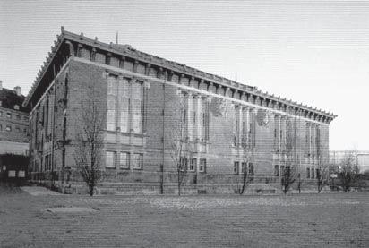 Vello Helk / Pagulastudengist Taani arhivaariks V Taani Majandusarhiivi, esialgselt Riigiraamatukogu jaoks ehitatud saja-aastane hoone, kus pidasin 1966. aastal oma doktoripidu.