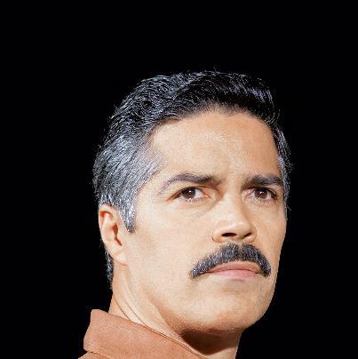 Carlos Ruiz (Esai Morales) Der einstige Kriegsheld und Rebell,