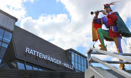Hallenmanagement Vermarktung und Perspektiven Im Auftrag der Stadt Hameln betreibt die HMT das Weserbergland-Zentrum (Tagungszentrum) und die Rattenfänger-Halle (Mehrzwecksporthalle).