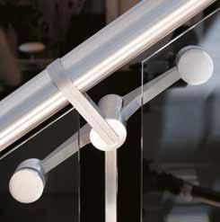 d line Glass Link macht aus dem Spigot Fixing Geländerpfosten eine wertvolle Verbindung zwischen zwei Glasscheiben.