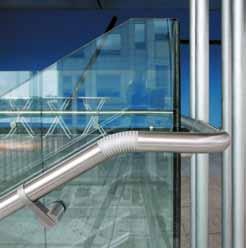 Die Rohrbögen des d line Handrail Systems passen sich leicht und ohne ästhetische Kompromisse fast allen denkbaren Situationen an.