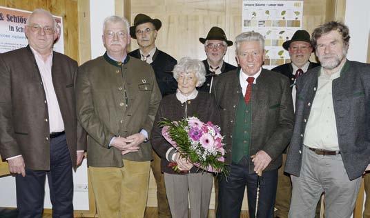 Zum 90sten von Karl Diepolder Hans Vitzthum feierte seinen 90. Geburtstag Der ehemalige Forstamtsrat Karl Diepolder (i. Bild 3. v. r.
