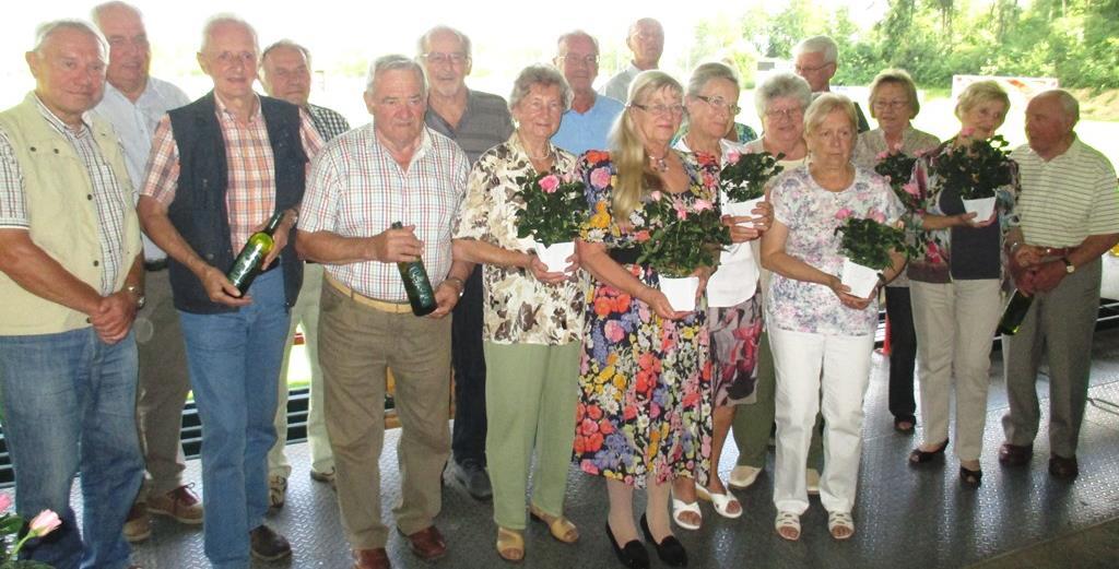 Neues vom Seniorenbund Am 29. Juni 2015 veranstaltete der Seniorenbund Leobendorf das traditionelle Grillfest im Franz Haas Stadion im Sportzentrum Leobendorf.