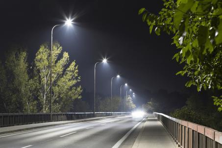 NEU LED Roadlight Bis zu 60% Energieeinsparung verglichen mit HID-Straßenbeleuchtung Zusätzliche Energieeinsparung durch DALI-Dimmung Hochentwickeltes Optiksystem,
