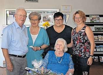 Geburtstage und Jubiläen 85. Geburtstag im Kreis der Familie Gunda Nützel feierte 85. Geburtstag Mit Kindern, Verwandten und Freunden feierte Otto Daschner seinen 85. Geburtstag. Der Jubilar ist in Eichenhüll geboren und wohnt seit 60 Jahren in Hollfeld.