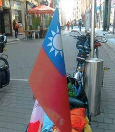 24 Kleinteilige Ideen die Preisträger Beitrag 036 Eleonore Agne Abschließbare Fahrradboxen In der Nikolaistraße von drei Taiwanern, seit fünf Monaten on Tour, gefragt, wo es in der Stadt