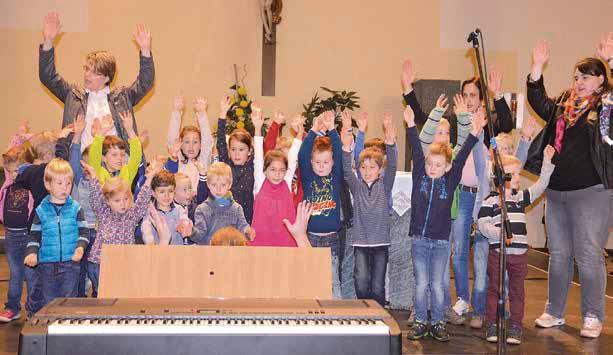 BERICHTE AUS DEN KREISEN GESUCHE ein Konzert mit 6 Chören aus verschiedenen Kindertagesstätten und einem neu gegründeten Kinder chor. Teilnehmer waren die Kitas St. Franziskus, St.
