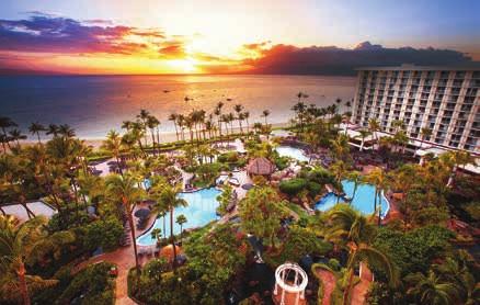 Westin Maui Resort & Spa Kaanapali, Maui Strandhotel mit herrlicher Schwimmbadlandschaft. Schönes Resorthotel mit tollem Schwimmbad im Freien, mit Liegebetten und umgeben von Palmen.
