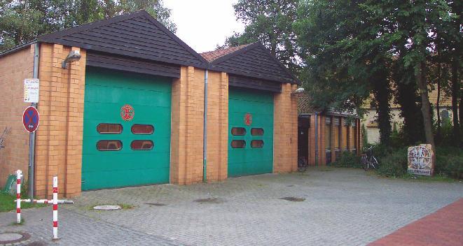 1975 erhielt die Feuerwehr in der Grundschule einen Gruppenraum für Schulungen bereitgestellt. Dieser musste aber wegen Bedarfsanmeldung des Schulleiters wieder abgegeben werden.