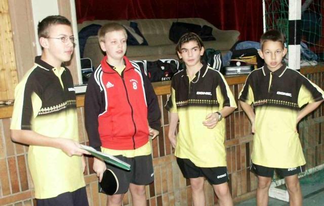 Bilder aus alten Zeiten Die 1. Jungenmannschaft des TTV in der Saison 2002/2003 (v.l.):
