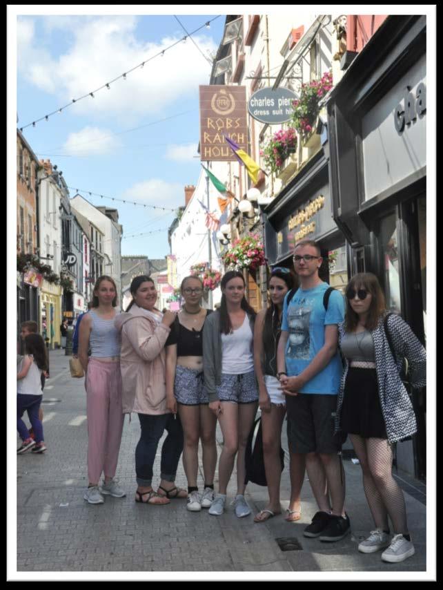 Auslandspraktikum in Irland mit ERASMUS Sechs Schülerinnen und ein Schüler aus der Berufsfachschule für Ernährung und Versorgung in Vilshofen absolvierten ein 3-wöchiges hauswirtschaftliches