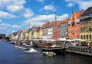 Erkunden Sie das dänische Kopenhagen mit seiner kleinen Meerjungfrau, das Venedig des Nordens Stockholm und entdecken Sie das Erbe der