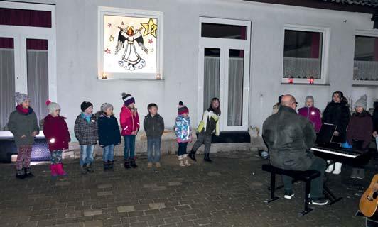 Aus Vereinen und Verbänden Gesangverein Frohsinn Helmstadt Rückblick Kreatives Adventsfenster In der letztjährigen Vorweihnachtszeit gestaltete unsere Jugendvertretung das Fenster zum Hof im Haus