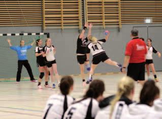 Handball Berni Sundag Zu einem nicht alltäglichen Spiel kam es am 28.04.2016 in der Wietkamphalle in Schüttorf, als die 2. Damen und die 3.