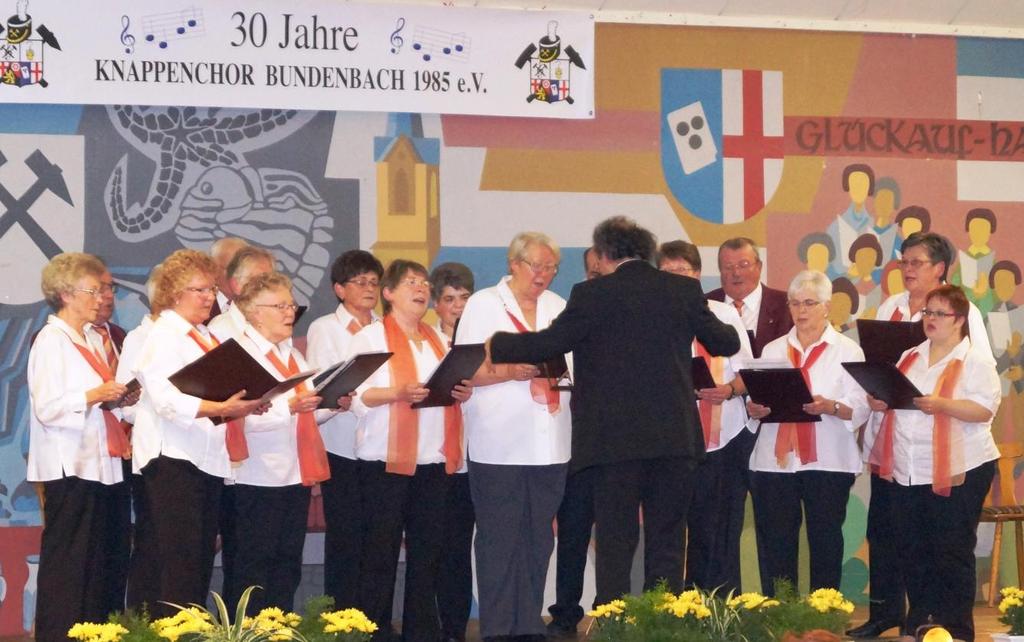 Der Gemischte Chor Lyra Schmidthachenbach unter der Leitung von Ingo Mastronardi Mit Sanftheit und Hingabe