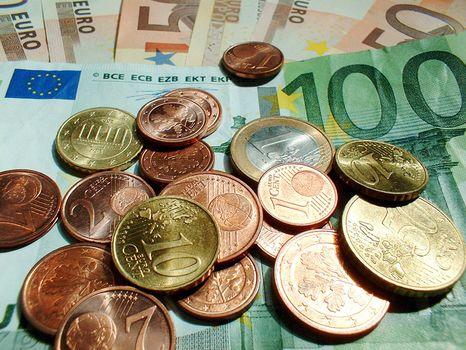Gesetzlicher Mindestlohn Im ersten Schritt muss ein gesetzlicher Mindestlohn von 8,50 Euro