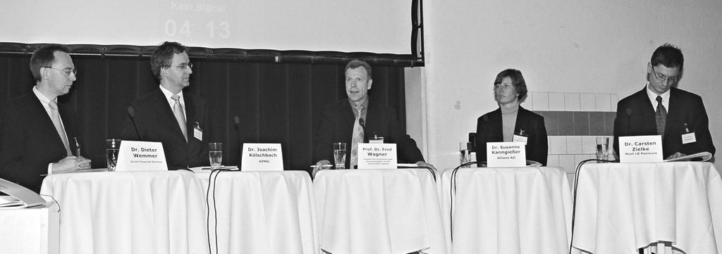 Joachim Kölschbach (KPMG Deutsche Treuhand Gesellschaft), Dr. Dieter Wemmer (Zurich Financial Services) sowie Dr. Carsten Zielke (WestLB Equity Markets).