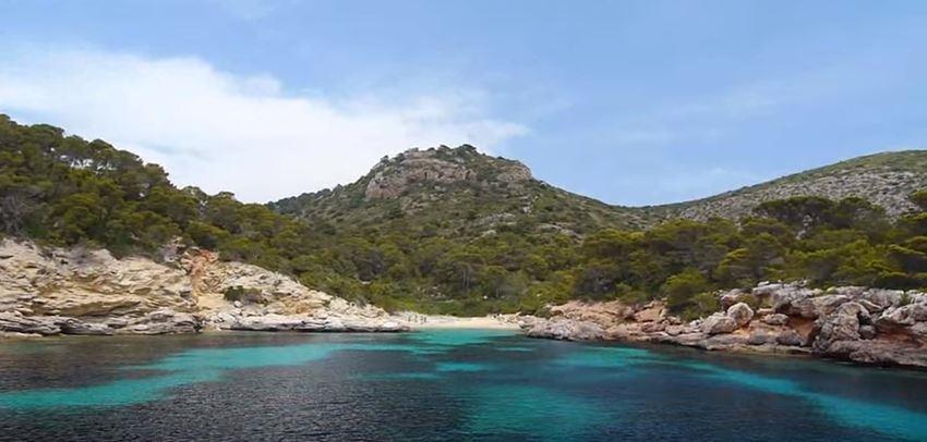 Isla Cabrera 39 14`85``N 2 93`05``E Wer vor der Rückkehr nach Palma de Mallorca statt Sa Rápita (und Es Trenc) lieber die Insel Cabrera ansteuern möchte: