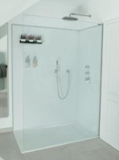 DIE DUSCHE 39 Die Walk-In-Dusche besteht aus einem Duschboden von Duscholux aus durchgefärbtem Mineralguss.
