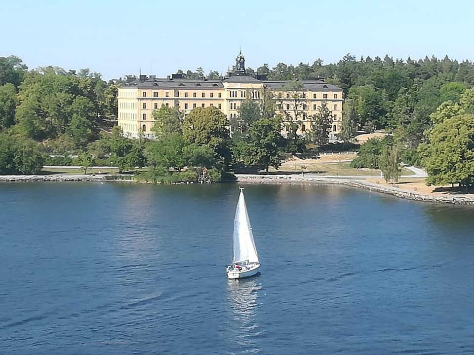 Von Insel zu Insel, das ist Stockholm, unglaublich weitläufige Flächen umgeben von Wasser und Schleusen, geben den Prachtbauten wie dem Stadthaus, dem Bergmann Theater, dem Waasa Museum und der