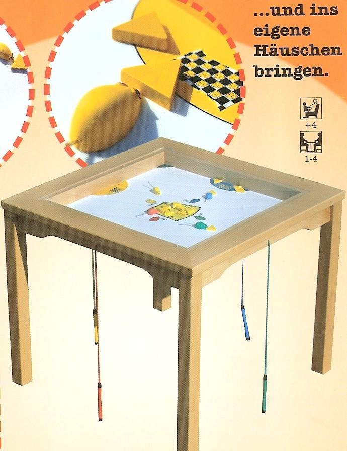 Käse/Maus-Spieltisch Beschrieb: Stabiler Magnetspieltisch aus lackiertem Buchenholz, 66 cm hoch, Tischfläche 76 x 76 cm, Spielfläche 58 x 58 cm. Gew. ca.
