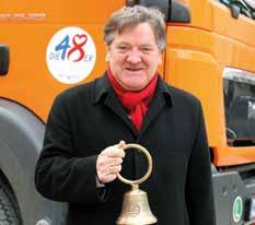 WOLFGANG LAUMANN Bürgermeister Michael Häupl übergab die Mistglocke an Wolfgang Laumann, der 48 Jahre für die Stadt Wien tätig war.
