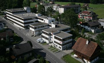 Schweiz Mitarbeiter: Weltweit 720 Schweiz 500 Laser