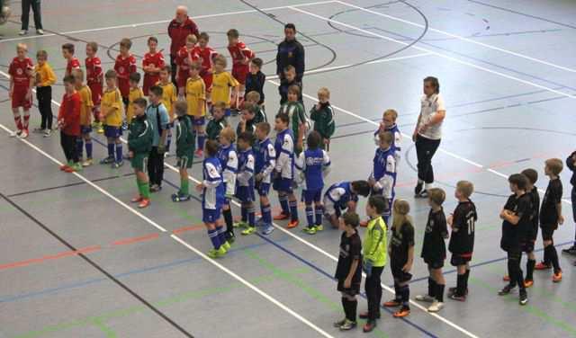 Vorrunde HLM E-Jugend am 15.02.2014 in Dessau Aufgrund des Sieges der Hallenkreismeisterschaft hat sich unsere Mannschaft für die Landeskreismeisterschaft in Dessau/Rosslau qualifiziert.
